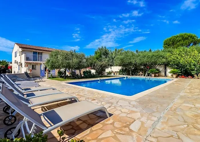 Cote Oliviers 4P - Appt 4P Climatise Avec Piscine