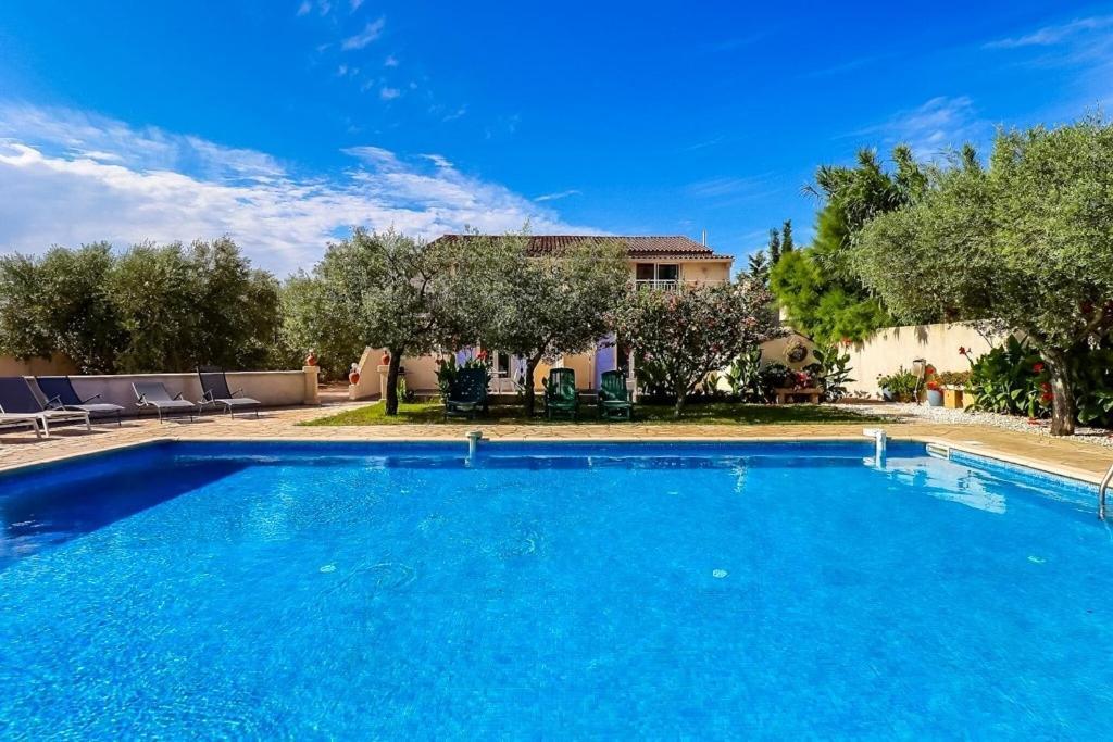 Apartment Cote Oliviers 4p - Appt 4p Climatise Avec Piscine Beaucaire (Gard)